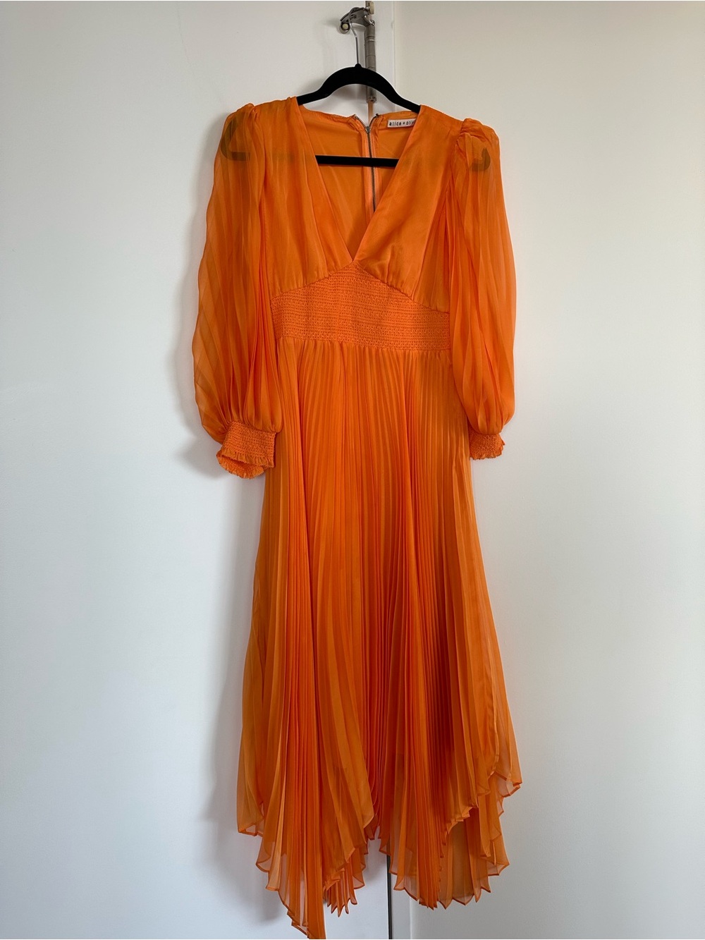 Alice + Olivia SION PLEATED MIDI DRESS